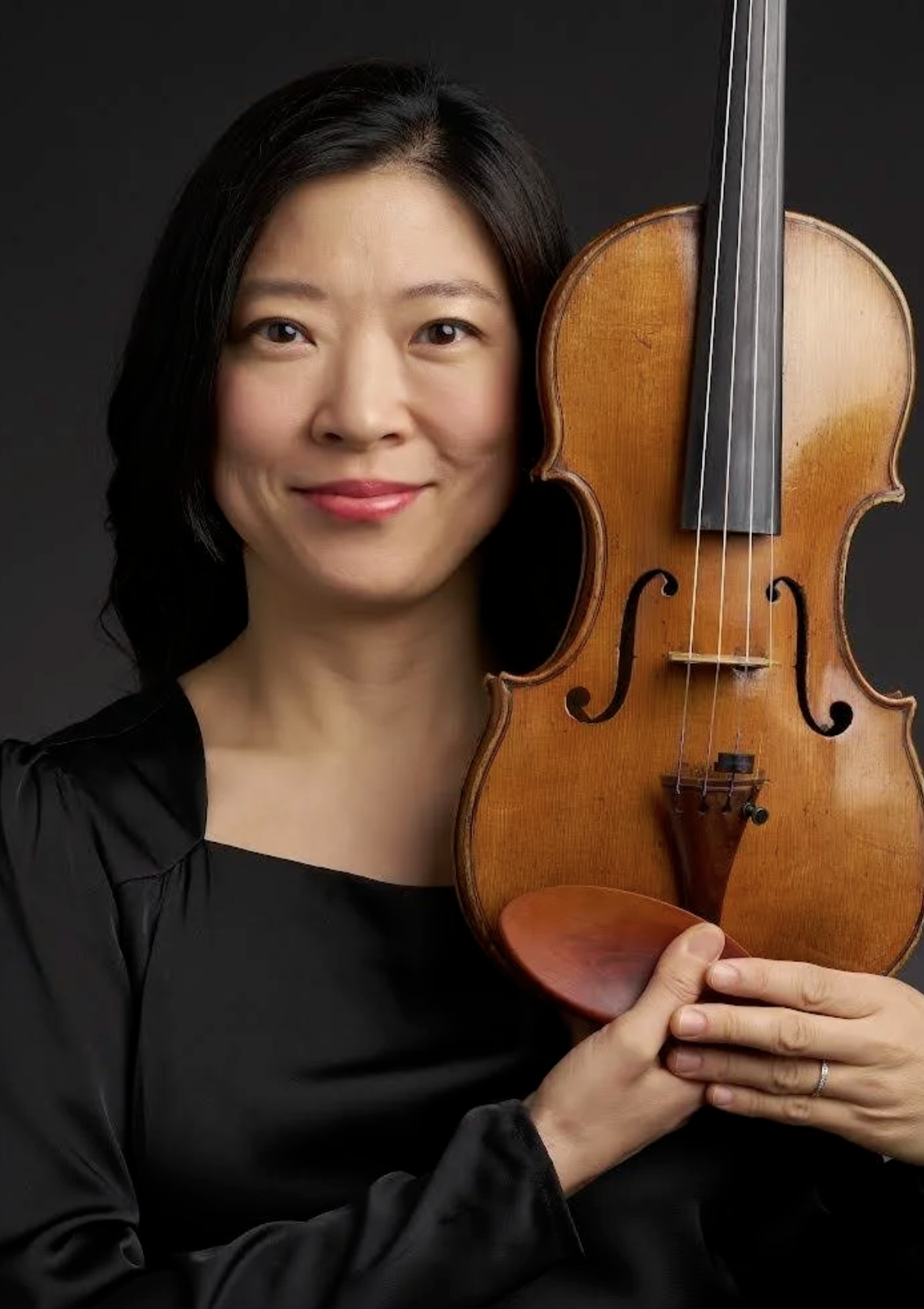Amy Lee portrait with violin